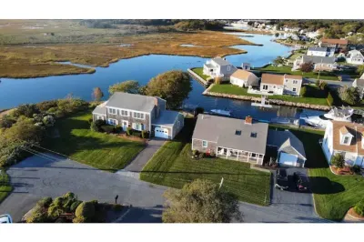 LUXURY WATERFRONT HOME - Private Dock - Near Beach