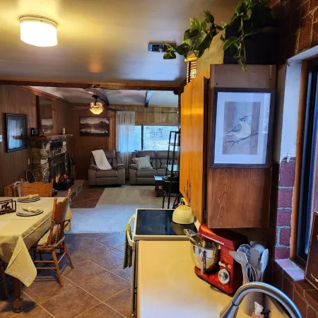 Kohl's Ranch Creekside Cabin / Fishing, Hiking, Swimming - Adventure Awaits!