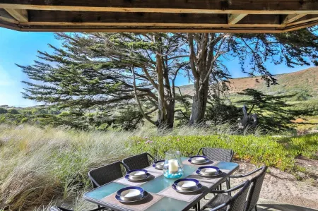 Beach Condo, 3 Bedrooms/2 Bath, Sleeps 9 Private Corner Patio Views of Dunes