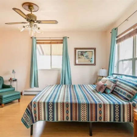 3 King Beds-Hot Tub-Firepit-Historic-Downtown