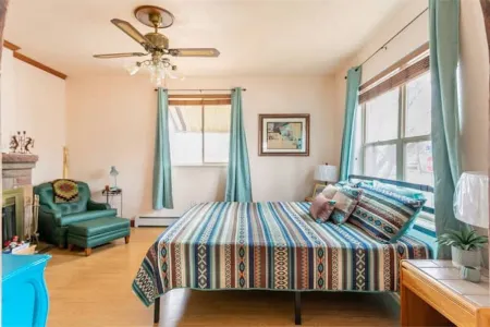 3 King Beds-Hot Tub-Firepit-Historic-Downtown