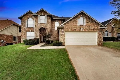 4 BR w/pool, 10 min to Six flags, AT&T Stadium & Globe life park Hotel in zona Grand Prairie Premium Outlets