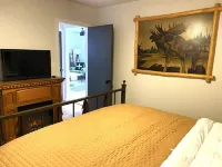 Adorable Cottage in National Forest -- hiking & climbing steps from your door!