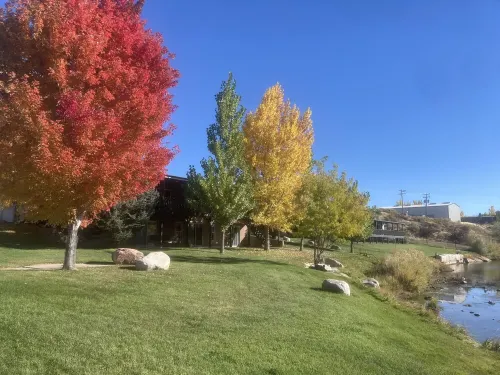 Spacious River House minutes to Hot Springs & WY Dino Center