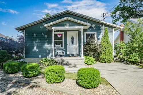 Luxurious Morrison Lakehouse w/ Hot Tub & Sunset Views