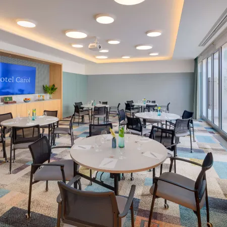 Hotel Carol Отели рядом с достопримечательностью «Прага 09»