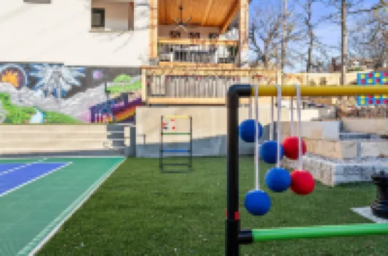 *Basketball,Pickleball, Hot Tub & Space Vibes. Aliens Await!