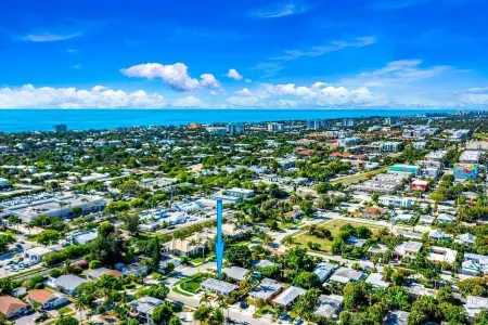 2 Bed Cottage walk to Pineapple Grove, Atlantic Ave & the Beach