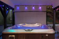 Majestic Escape LakeView, Pet friendly & Hot tub welcoming Crestline