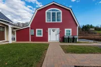 Modern Condo - King Bed- 8 Mins to Downtown Stowe