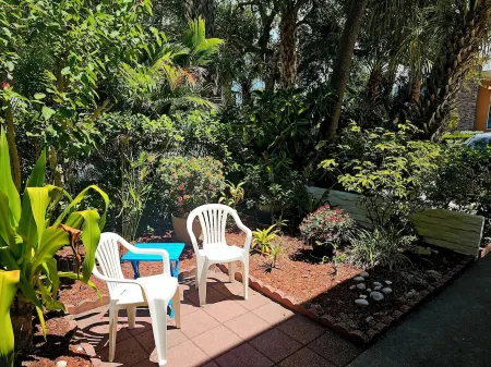 Beachfront Cottages GARDEN at Beautiful Sandy Shores on Gulf of Mexico