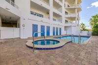 Spacious Waterfront, 3 BR/3 BA, Water Views, Walk to All