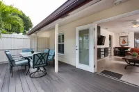 Stylish Beach Retreat Right Across Street from Beach & Gulf of Mexico in IRB!