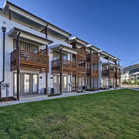 Downtown Stunner - views of Lookout Mountain and close to downtown favorites!