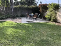 REMODELED  COTTAGE -BEST BACKYARD AREA IN PIERPONT! アイランド・クルーズ周辺のホテル