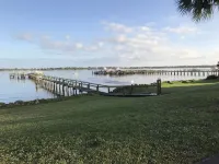 2 Bedroom 1,079 sf Cottage. Dock. Full Kitchen, WI-FI,HDTV, Parking & Pets ok.