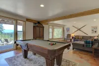 Cedar View Lodge- Scenic Sandpoint area mountain home, in secluded location.