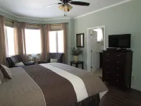 Whiteface Mountain/Wilmington New York~~Hot Tub, Gas Fireplace, Mountain Views!!