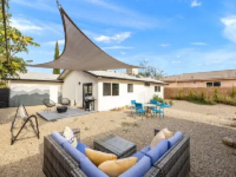 Casa Mestiza- Spacious with Fire Pit, Near Town Hotels in Yucca Valley