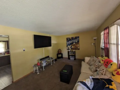 Newly updated and cozy home!  Located near downtown!