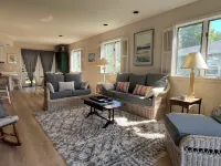 Little Bay Breeze: Charming Vacation Cottage in Petoskey