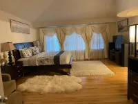 3900 sq ft. Beautiful luxury home Next to C-470 and Red Rocks Amphitheater Hotels near Hine Lake