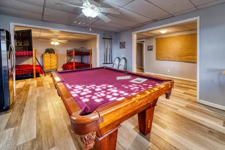 Mossy Oaks Manor-Hot Tub - Fireplace- Pool Table