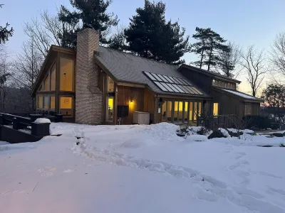 Luxurious/Private-Heated Pool, Hot Tub & Tennis/Golf/Ski in-Ski Out Mnt. Creek Walpack Center Methodist Church 주변 호텔