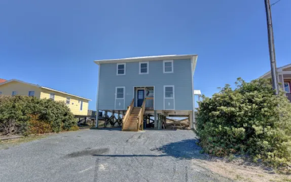 Pelican's Landing beachfront  Home - recent 250K renovation