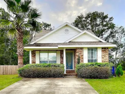 Cozy and relaxing beach house, Our Little Pearl in Foley. Hotels near Aaronville Park