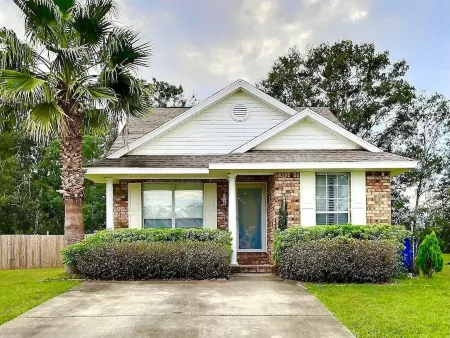 Cozy and relaxing beach house, Our Little Pearl in Foley.