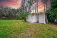 Lakefront Studio - Cozy - Stunning Views - Wifi