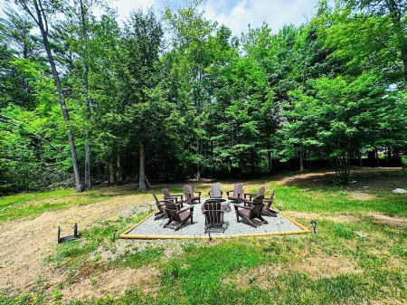 Deluxe Retreat-HTub-Pool Table-Fire Pit-Sauna-Gym Отели в г. Олбани