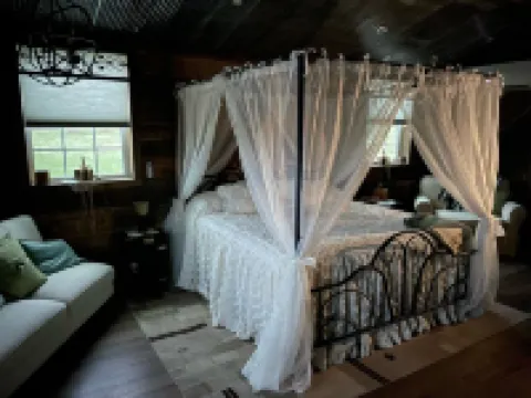 COUNTRY LACE Retro Place Hotels in Howell County