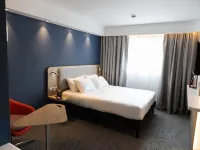 هوليداي إن إكسبرس كان إبروربا باي آيتش جي Hotels near استاد أورنانو