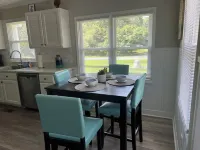 Charming 2-bedroom house with AC, WiFi in welcoming Elon