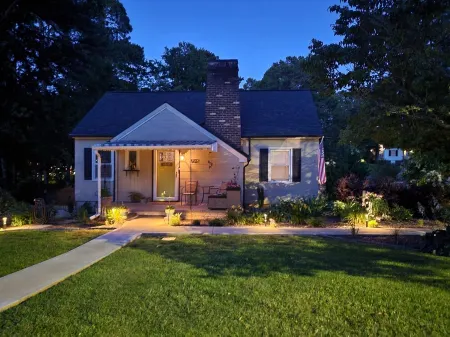 Relaxing sanctuary and getaway. Pet friendly! Отели рядом с достопримечательностью «Kure CBD & Vape»