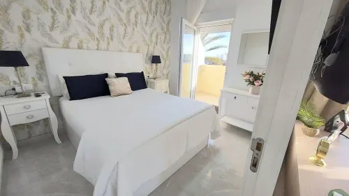 BenalBeach Lux. Large Terrace with private Jacuzzi. Beachfront. Up to 4 people.