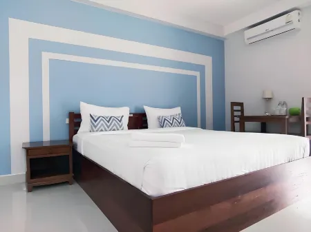 Iyara Residence Отели рядом с достопримечательностью «Wat Buppharam or Wat Plai Klong»