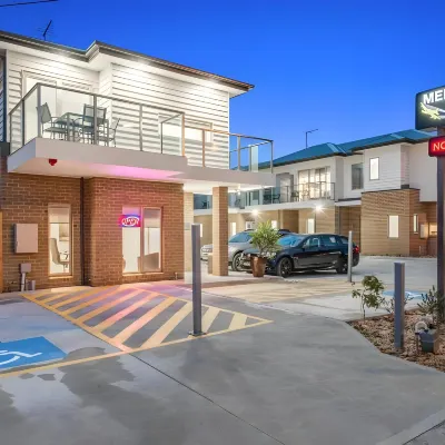 Melbourne Airport Motel Hotels near Parkmore Crescent Park