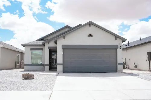 Spacious 4-bedroom home located in far East El Paso equipped with WiFi and AC Hotels in El Paso County