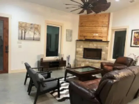 Peaceful country retreat by Rocky Creek