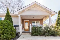 Charming 2Br 2BA Home - Belmont Hist District, Steps from Stowe Manor & Downtown Hotels in South Point