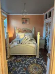 “Lovely” Bungalow near downtown Quincy!