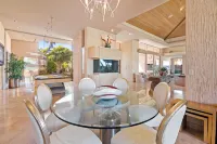 SWIM UP POOL BAR/SPA, POOL TABLE,6 EN SUITES, PING PONG, PUTTING GREEN 227370