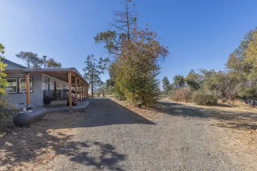 Charming 2-bedroom cabin Near Yosemite NP, High Speed WiFi in lovely Mariposa
