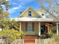 Spacious Home with Water Views Ξενοδοχεία στην πόλη Cedar Key
