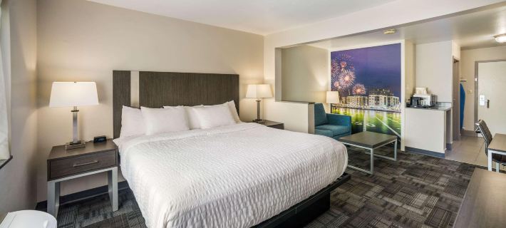 AmericInn by Wyndham Green Bay Near Stadium Ξενοδοχεία στην πόλη Brown County