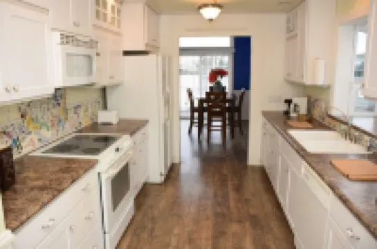 Longliner Lodge and Suites