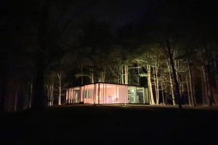 Modern Glass House designed by renowned architect Thomas Phifer Отели в г. Таканик